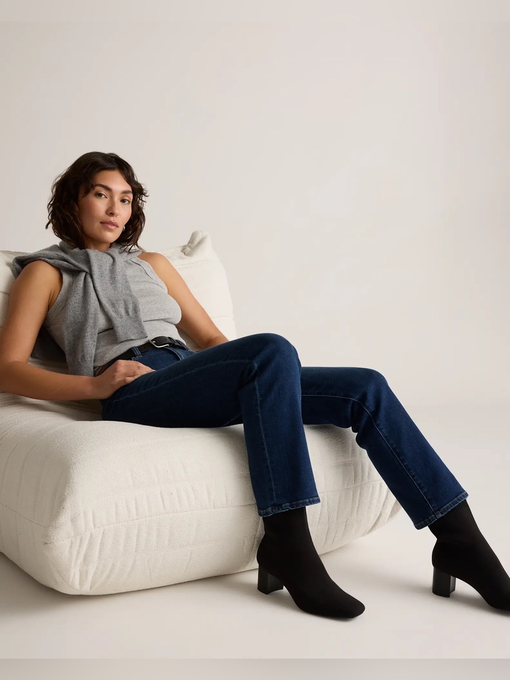 Quince Bella Mid Rise Slim Straight-Leg Jeans in Dark Blue Wash 30